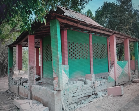 বাবা ছেলেকে হত্যার পর বাড়ি ও মাজার ভাঙচুর
