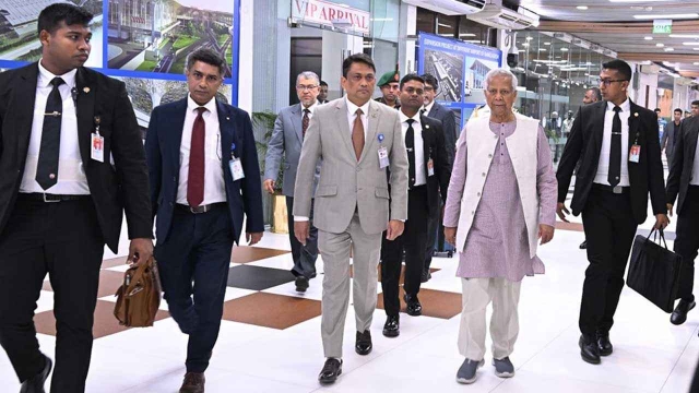 কাতারের উদ্দেশ্যে ঢাকা ছাড়লেন প্রধান উপদেষ্টা