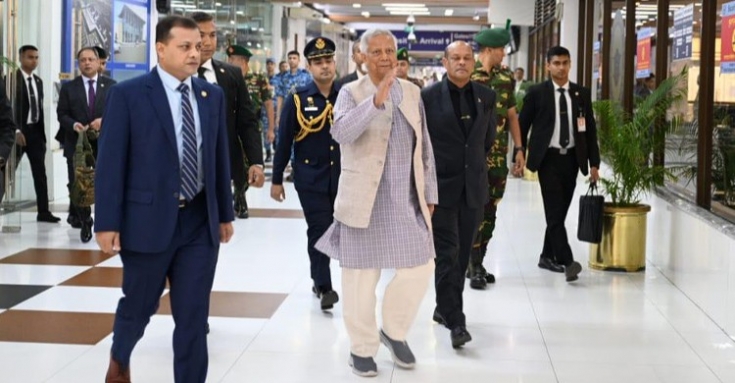 সফর শেষে দেশে ফিরেছেন ড. ইউনূস