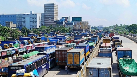 ঢাকা-চট্টগ্রাম মহাসড়ক অবরোধ করে বিক্ষোভ