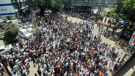 মৎস্য ভবন ও কাকরাইল মোড়ে ইশরাক সমর্থকদের অবস্থান
