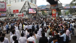 সচিবালয়ের পথে লংমার্চে শিক্ষার্থীরা