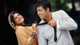 স্বপ্নের টানে ঘোমটা পরে ওমর সানীর বাসায় গিয়েছিলেন মৌসুমী, তিন দশক পর জানালেন ভালোবাসার গল্প