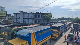 ঢাকা-চট্টগ্রাম মহাসড়কে ৩০ ঘণ্টা ধরে ৪০ কিলোমিটার যানজট
