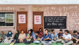 অব্যাহতি পাওয়া শিক্ষকের স্থায়ী বরখাস্তের দাবিতে এক বিভাগে ক্লাস-পরীক্ষা বর্জন