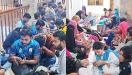কোস্টাল স্টাডিজ বিভাগের চেয়ারম্যান অপসারণের দাবিতে শিক্ষার্থীদের অনশন
