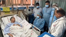 হাসপাতালে জ্বালানিমন্ত্রীকে দেখতে গেলেন রাষ্ট্রপতি