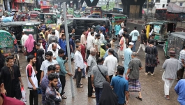 ভাড়া বাড়ানোর দাবিতে চট্টগ্রামে ৩ নম্বর রুটের মিনিবাস বন্ধ, ভোগান্তিতে যাত্রীরা
