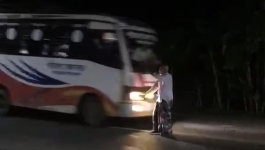 দুই হাত তুলে রাস্তা পার হওয়ার সময় বাসের ধাক্কায় প্রাণ গেল রতনের