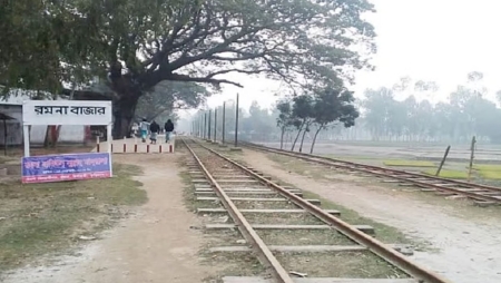 লোকাল ট্রেন বন্ধের খেসারত দিচ্ছেন কুড়িগ্রামের মানুষ