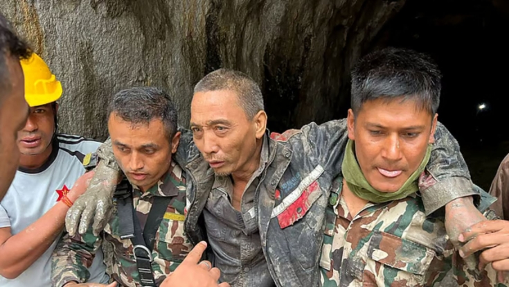 নেপালে ১০ দিন পর সুড়ঙ্গ থেকে জীবিত উদ্ধার চীনা নাগরিক