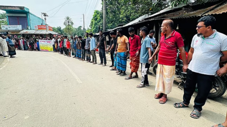 বিষ খাইয়ে গৃহবধূকে হত্যার অভিযোগ, স্বামী-শ্বশুরের বিচারের দাবিতে মানববন্ধন