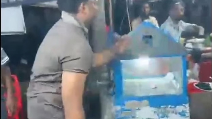 গভীর রাতে নৌ পুলিশের এএসআইয়ের মাতলামির ভিডিও ভাইরাল