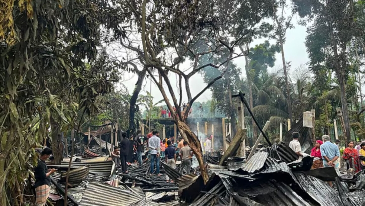রায়পুরে আগুনে পুড়ল ১১ বসতঘর, অভিযুক্তকে মারধরের পর পুলিশের কাছে সোপর্দ