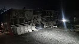 ফেনীতে বাস উল্টে কাস্টমস কর্মকর্তা নিহত, আহত ১০