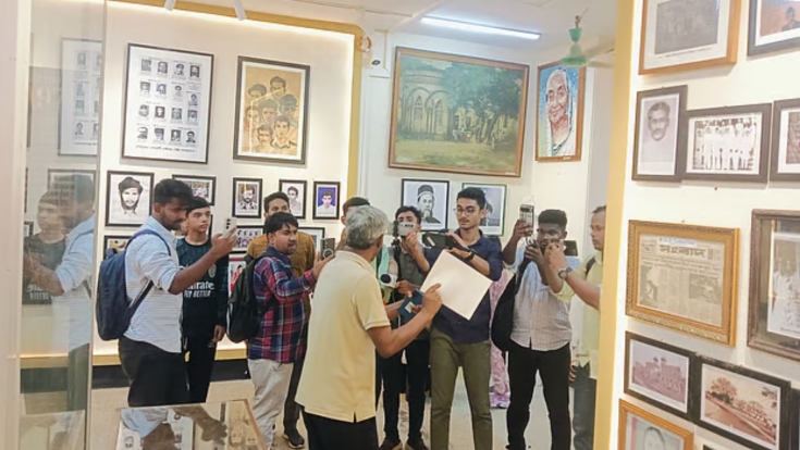 শিক্ষক হেনস্তা থেকে জিন্নাহপ্রীতি, ডাকসুর কর্মকাণ্ড নিয়ে নানা প্রশ্ন