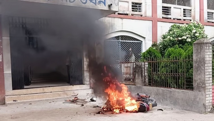 নওগাঁয় দুই বছর পর কলেজে যোগ দিতে গিয়ে হামলার শিকার অধ্যক্ষ