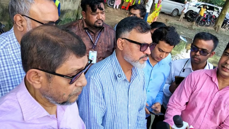 মধ্যরাতে স্বাস্থ্যসেবা কেন্দ্রে ভাঙচুর-লুটপাট, ডিএনসিসি প্রশাসক বললেন—এ ধরনের ঘটনা সরকার চায় না