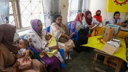 ভাঙা কক্ষেই টিকা ও প্রাথমিক স্বাস্থ্যসেবা, স্বাভাবিক হওয়ার চেষ্টা রাড্ডা সেন্টারে