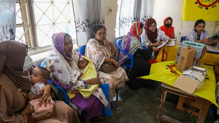 ভাঙা কক্ষেই টিকা ও প্রাথমিক স্বাস্থ্যসেবা, স্বাভাবিক হওয়ার চেষ্টা রাড্ডা সেন্টারে
