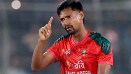 মোস্তাফিজের ২ ওভারে ৪১ রান, পাকিস্তানের কাছে ৬ উইকেটে হারল বাংলাদেশ
