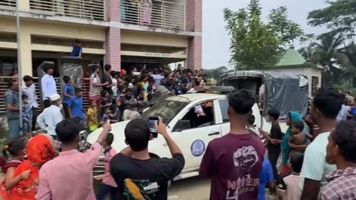 বিদ্যালয় থেকে শিশুকে নিয়ে যাওয়ার অভিযোগ, ‘মেয়েধরা’ সন্দেহে নারীকে মারধর