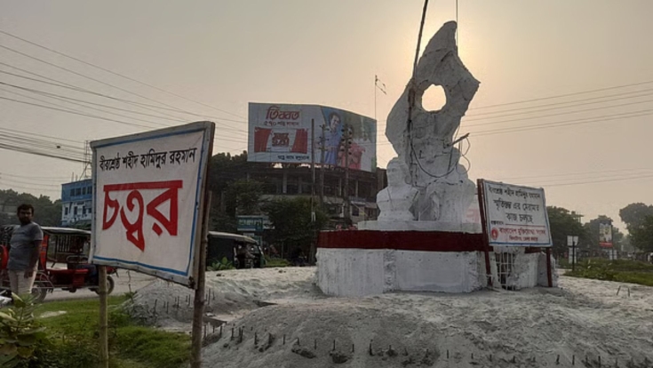 বীরশ্রেষ্ঠ হামিদুর রহমানের ভাস্কর্যে জুতা ঝোলানোর অভিযোগে যুবক আটক