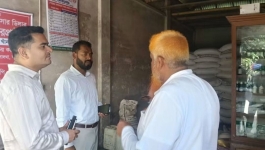 ফরিদপুরে বরাদ্দের অর্ধেক সার অন্যত্র বিক্রি, ডিলারকে ২৫ হাজার টাকা জরিমানা