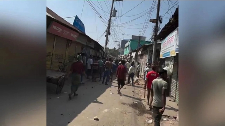 পূজা দেখা নিয়ে বিএনপির দুই পক্ষের সংঘর্ষ, আতঙ্কে দোকানপাট বন্ধ