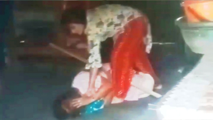 শাশুড়িকে মারধরের ভিডিও ভাইরাল, কুমিল্লায় পুত্রবধূ আটক
