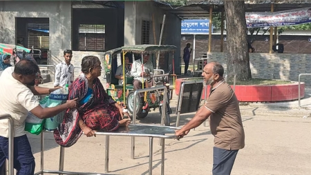  রাজশাহী মেডিকেলে দ্বিতীয় দিনের মতো কর্মবিরতি, চিকিৎসাসেবা নিয়ে ভোগান্তিতে রোগীরা