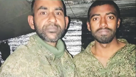 ‘অস্ত্র দিয়ে বলে, যুদ্ধ করতে হবে না, শুধু সামনে-পেছনে যাবা’